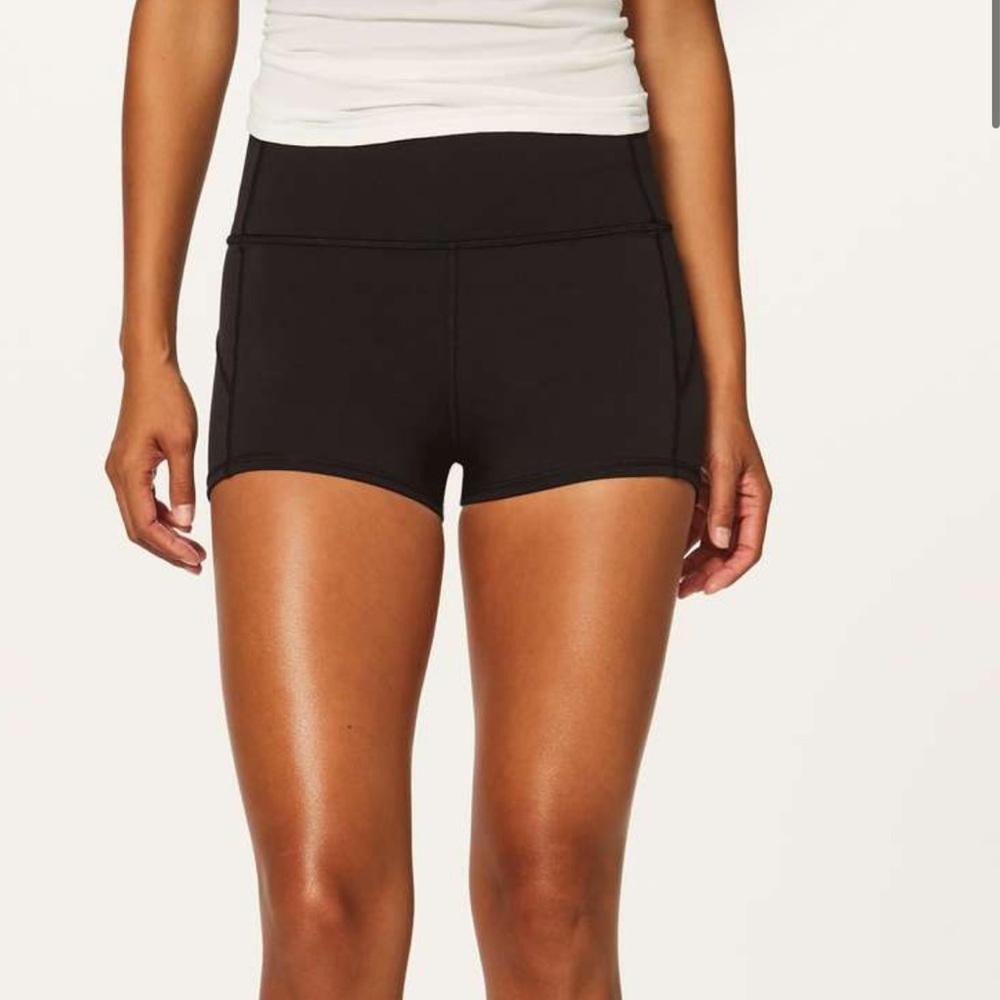 Lululemon In Movement Short *Everlux 2.5"